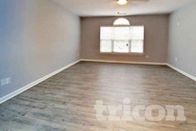 Photo - 793 Sir Raleigh Dr