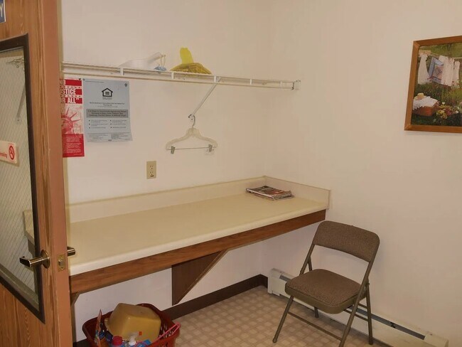 Building Photo - 6776 State St Rental