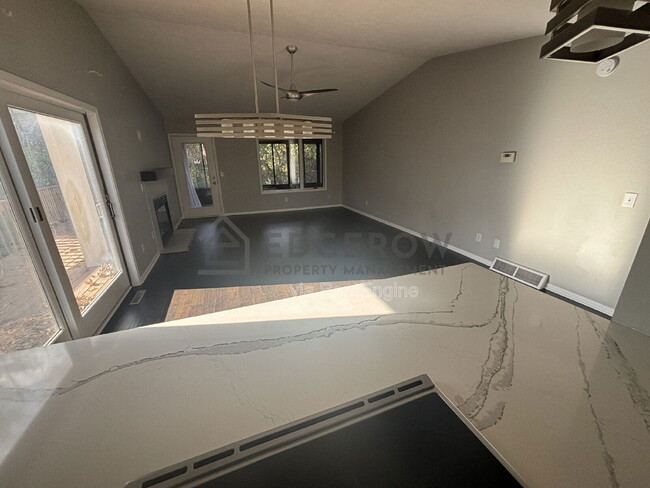 Photo - 2726 Sandstone Terrace NE