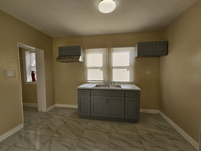 Photo - 10000 S Michigan Ave