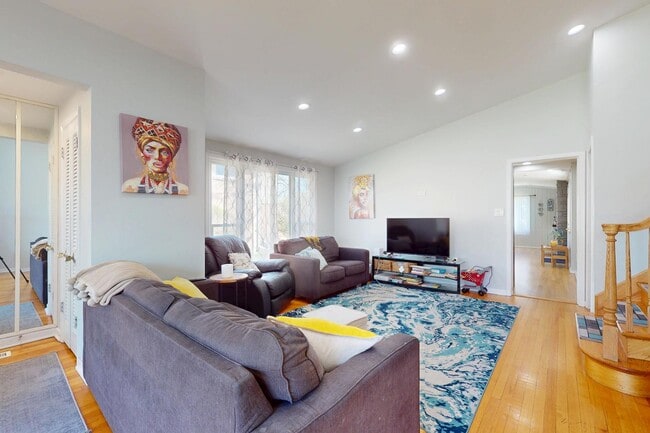 Photo - 9131 Kilbourn Ave