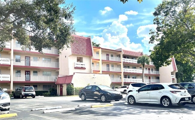 Photo - 1015 Country Club Dr Unit 109