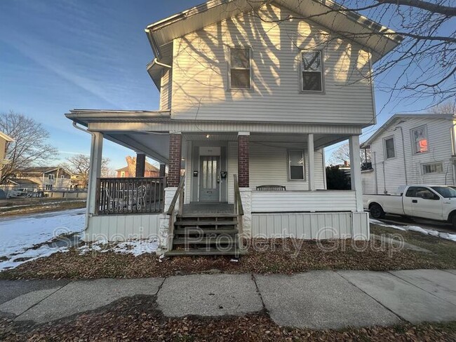 Building Photo - 209 1/2 Cherry St Rental