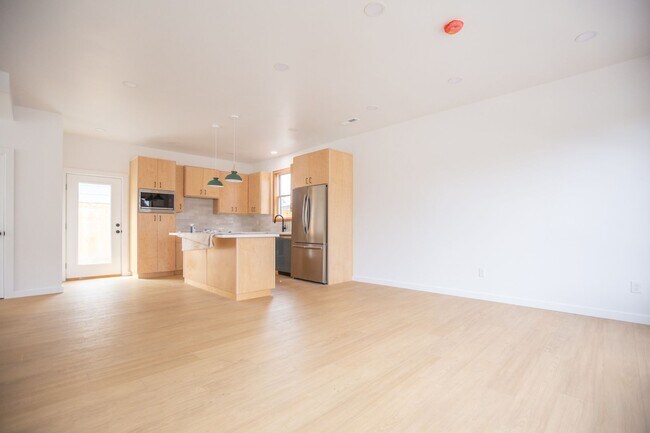 Photo - *** 3 Bedroom New Build In SE ! ONE MONTH ...