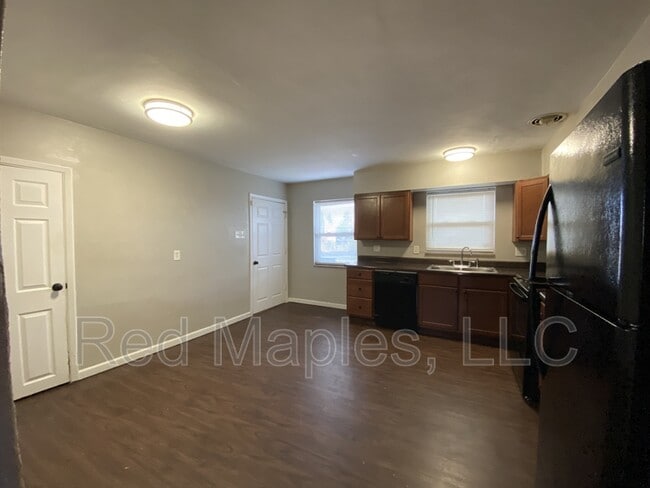 Photo - 321 Iron St