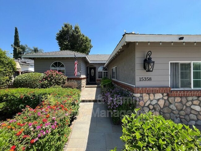 Building Photo - 15358 Leadwell St
