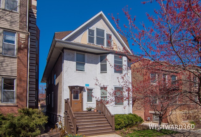 Building Photo - 1252 W Elmdale Ave Unit 3
