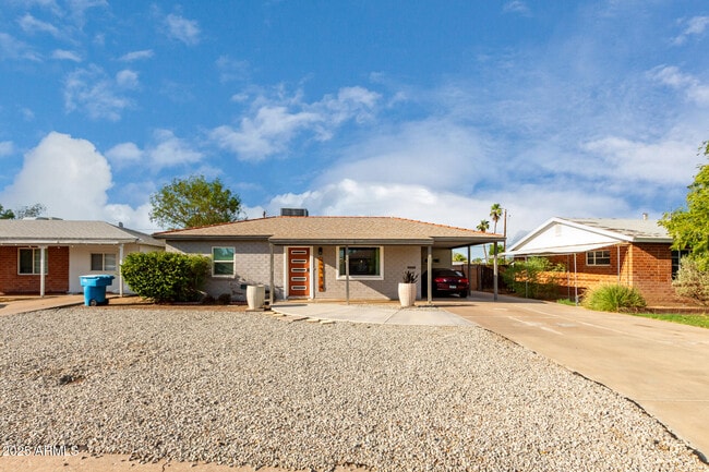 Building Photo - 2314 W Weldon Ave Rental
