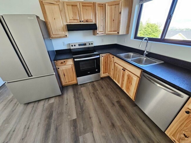 Photo - 1002 Hillside Ct