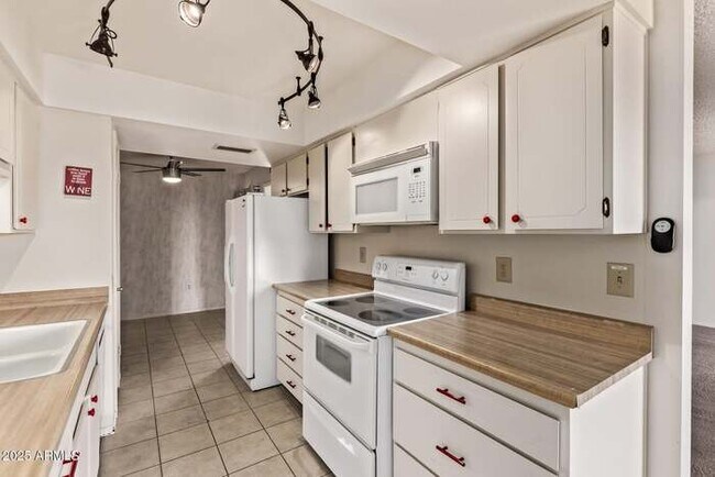 Building Photo - Sun City Condo