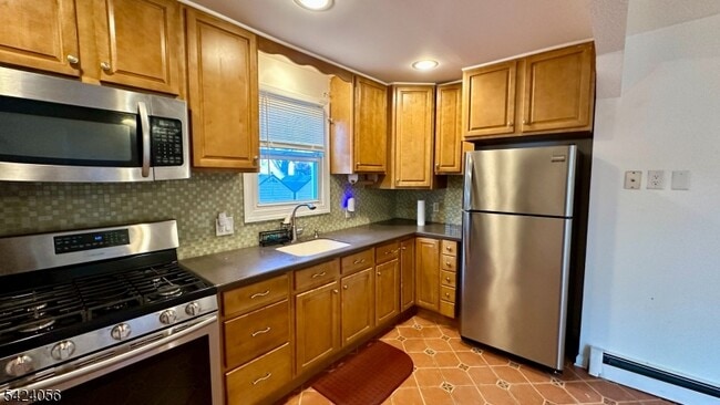 Building Photo - 529 Valley Rd Unit 1