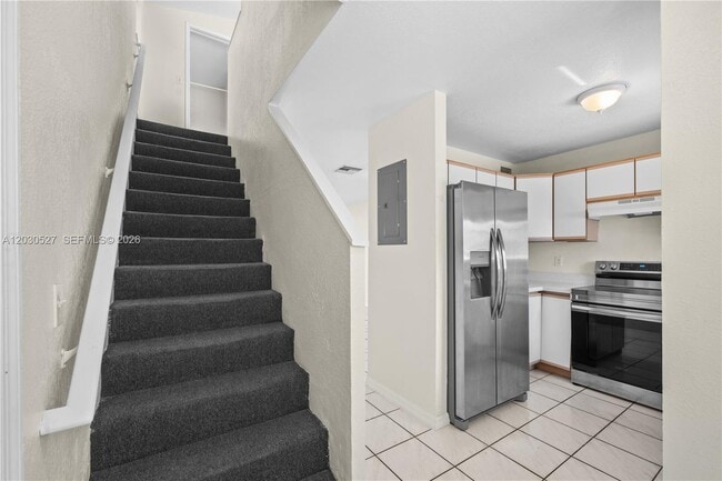 Building Photo - 413 SE 22nd St Unit A