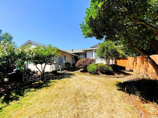 Photo - 3022 Russell Way Unidad #B