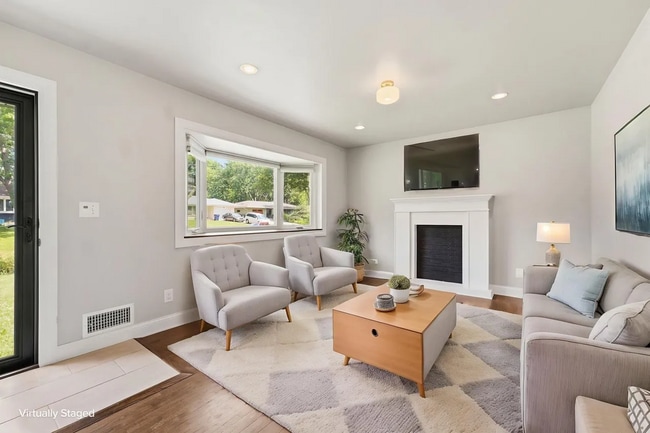 Photo - 4626 4th St NE