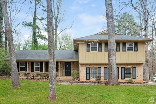 Building Photo - 2115 Pine Knoll Cir NE Rental