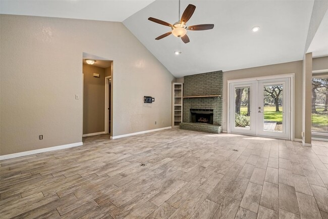 Photo - 25 Woodcreek Dr