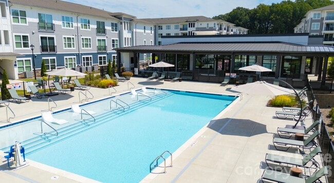 Building Photo - 2546 Perimeter Pointe Pkwy Unit 2B