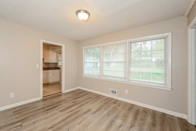 Photo - 3135 Robin Rd