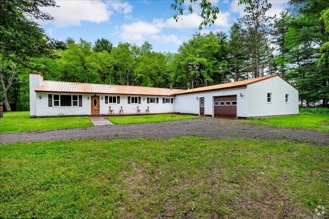 Building Photo - 4 bedroom 2 Bathroom Luxury Rental!