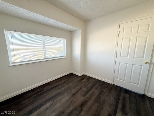 Building Photo - 2353 Exeter Dr Unit C