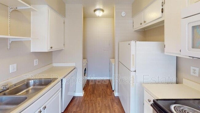 Photo - 2805 Sprucewood St Unidad A