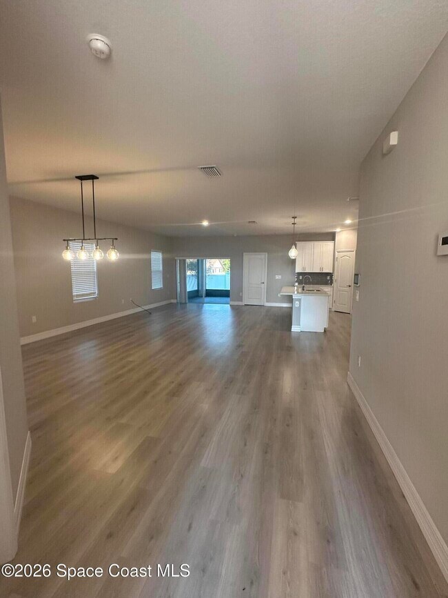 Photo - 893 Altura Ave SE