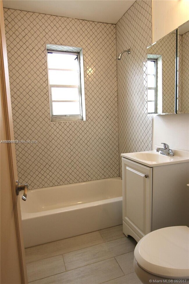 Photo - 619 Anastasia Ave Unidad 4