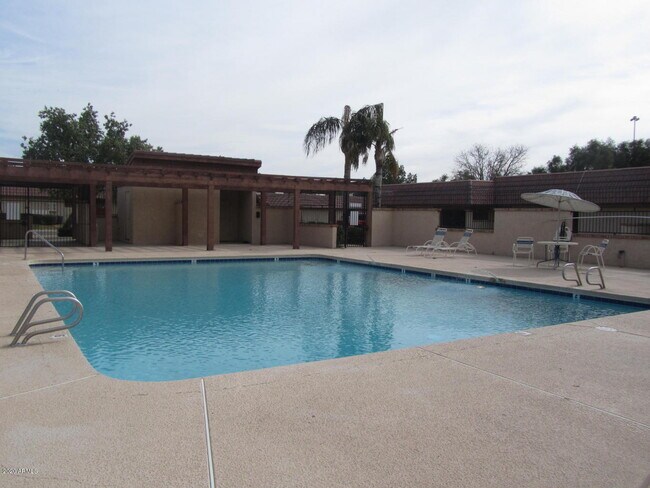 520 W Hononegh Dr