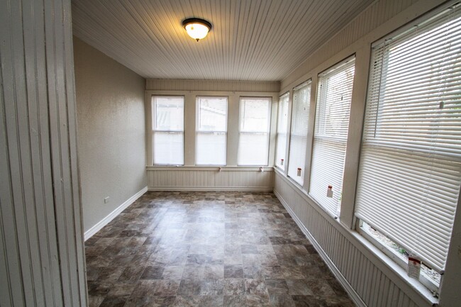 Charming 2BR 1BA Near Downtown - Charming 2BR 1BA Near Downtown Casa