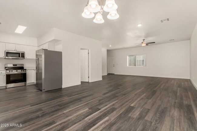 Photo - 2838 E Tracy Ln