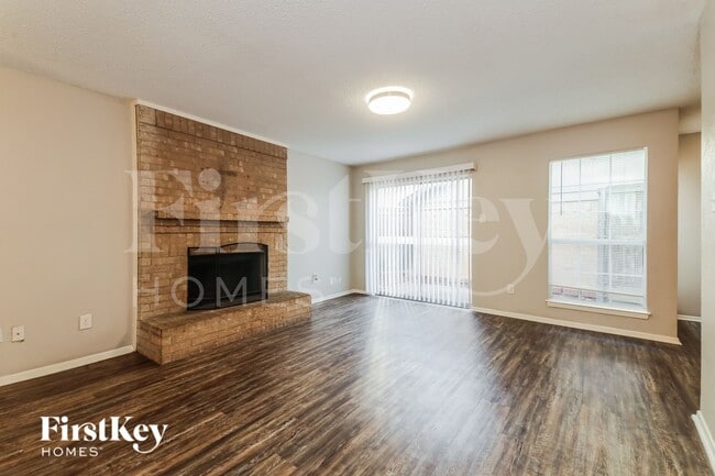 Photo - 2933 Southern Cross Dr