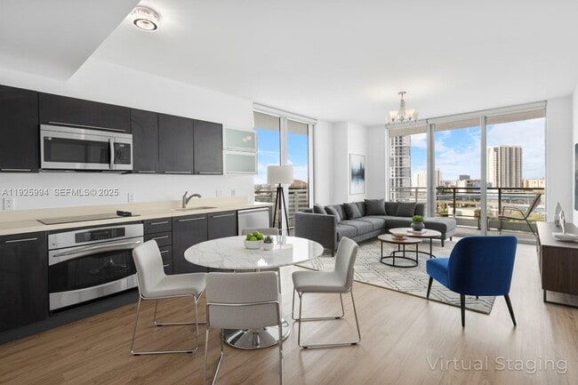 Building Photo - 90 SW 3rd St Unit 1512