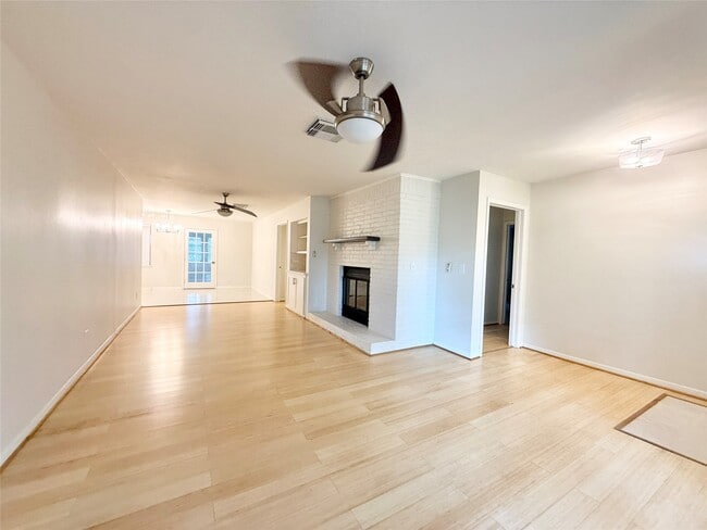 Photo - 5470 Ariel St