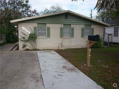 Building Photo - 2734 Soledad St Rental