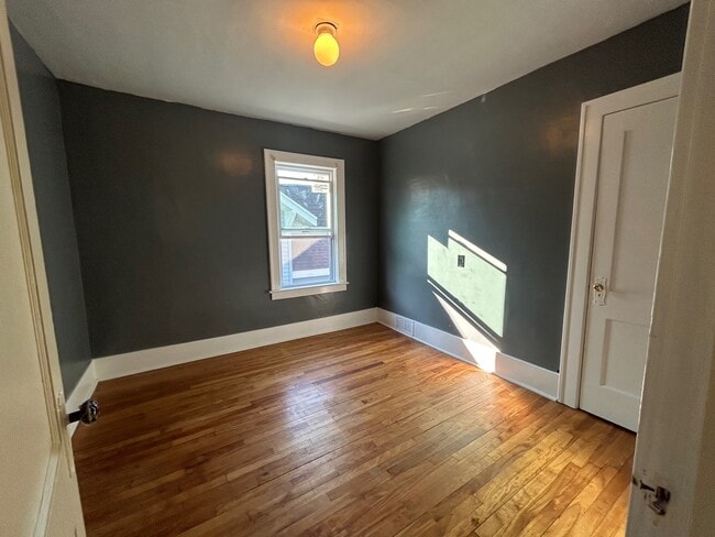 front bedroom - 109 Hawthorne Ave Unit 2d Floor