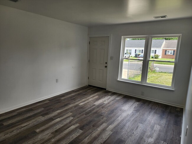 Photo - 39 Simonds Dr