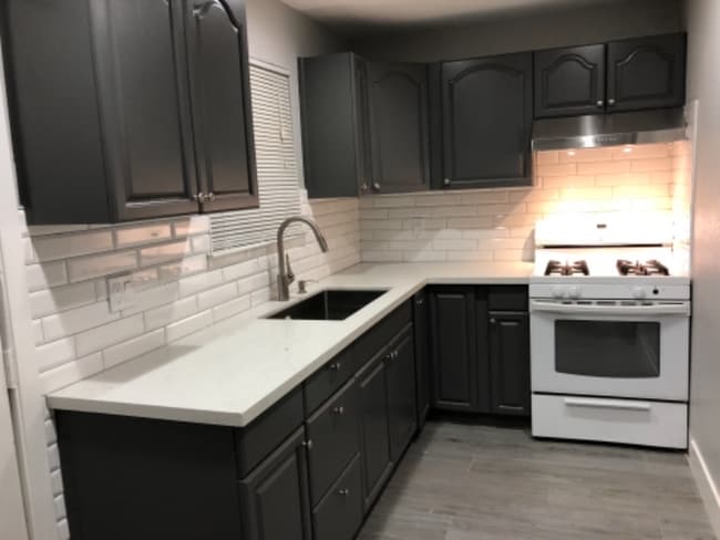 Building Photo - 1211 Center Ln