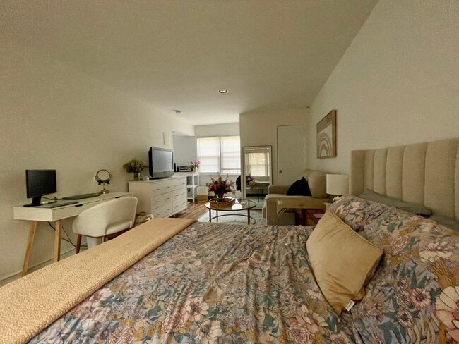 Photo - 215 W Broadway Unit M2