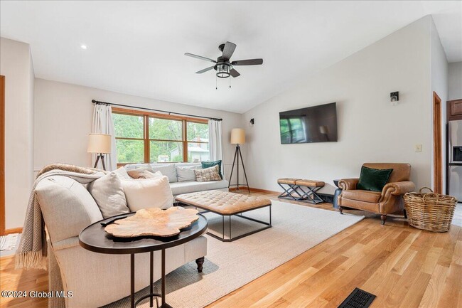 Photo - 17 Conver Dr