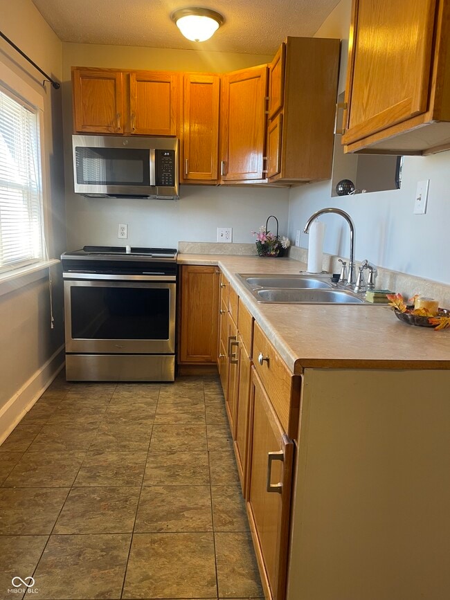 Photo - 115 E 36th St