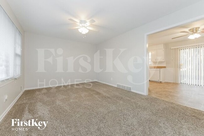 Photo - 8607 Elm Ave