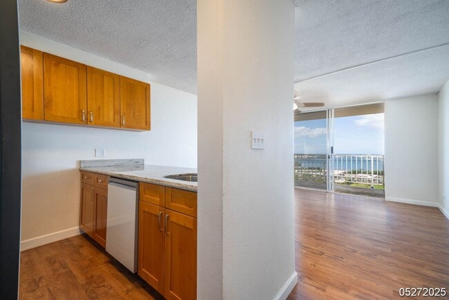 Photo - $2,350 / 1br - 552ft2 - Modern Comfort & Convenience 1BR/1BA/1PKG unit in Lele Pono Condo (Aiea)