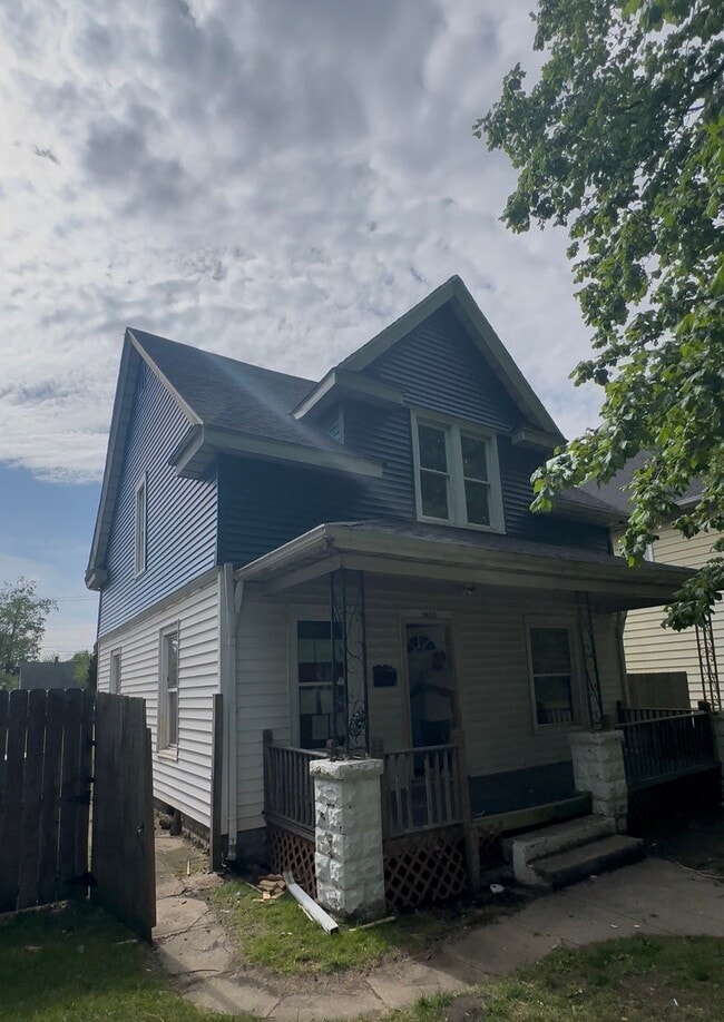 Building Photo - 1623 S Taylor St