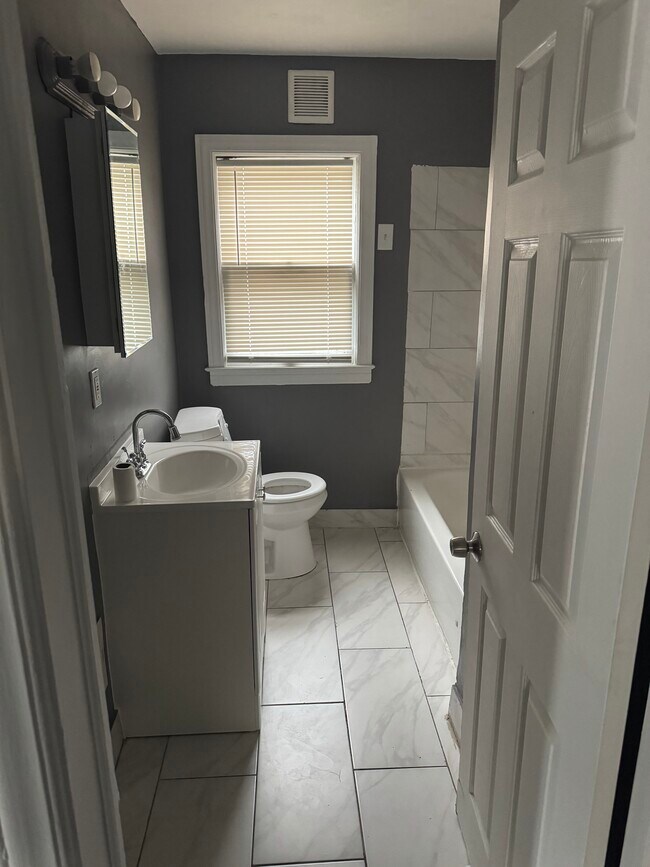 Photo - 19568 Dresden St