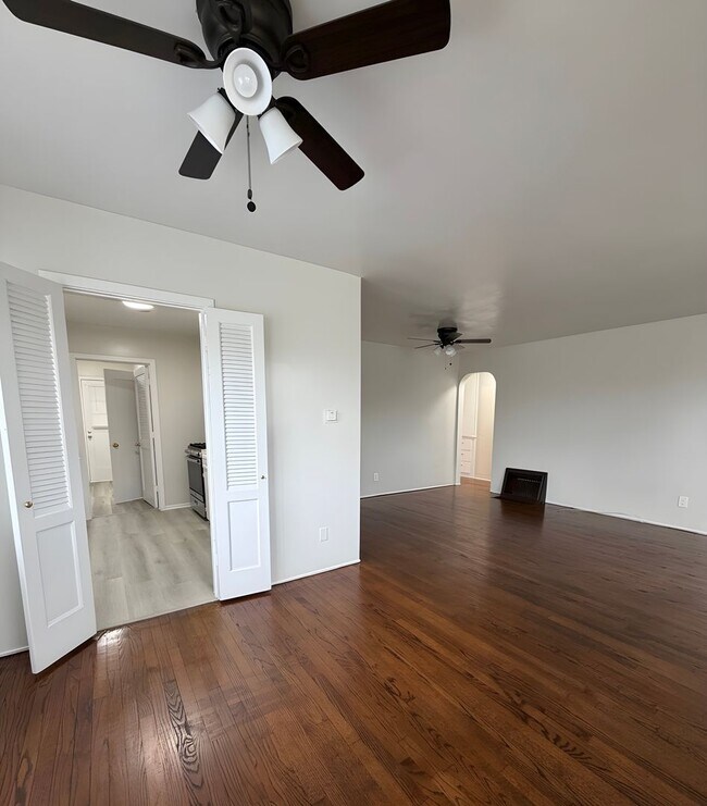 Photo - 231 W 81st St