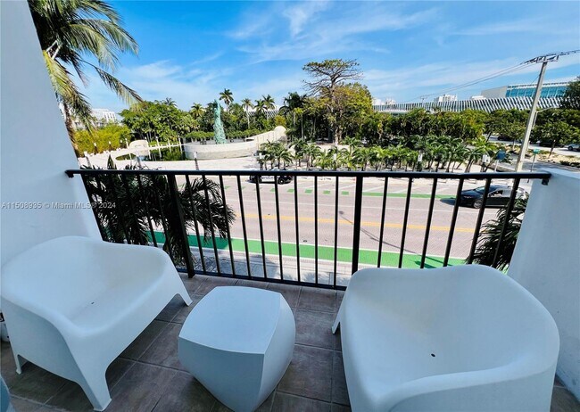 1900 Meridian Ave Unit 306