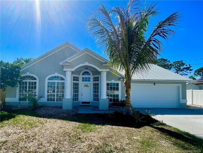 Building Photo - 4690 SW Babylon St