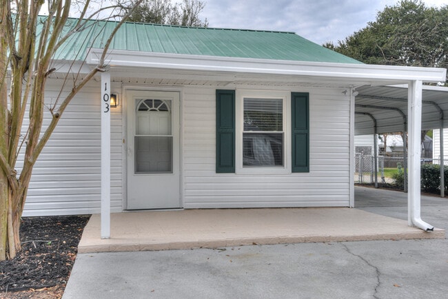 Photo - 103 Smallridge St