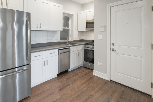 Photo - 6037 N Winthrop Ave Unit 3