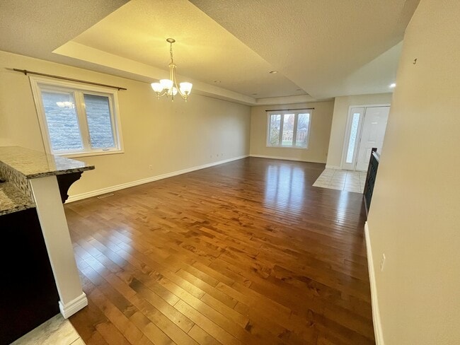 Photo - 448 Hadfield Crescent